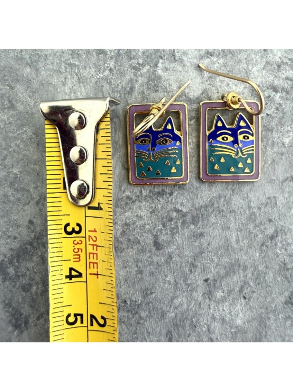 LAUREL BURCH Gold Tone “Tigre” Cat Portrait Dangle Earrings Purple Teal Blue - Picture 3 of 3